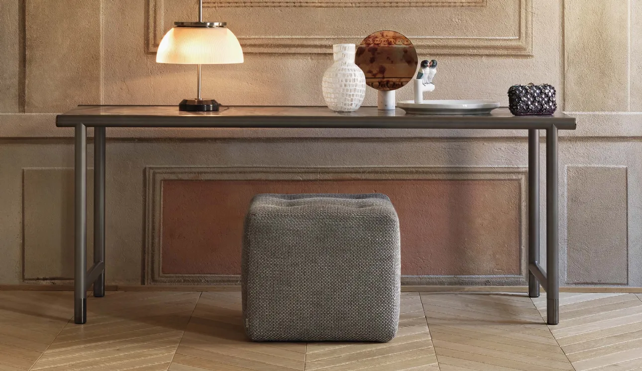 Pouf Iko in tessuto a forma di cubo di Flou