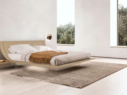 Letto di design Aqua in essenza rovere seppia con testiera di Presotto