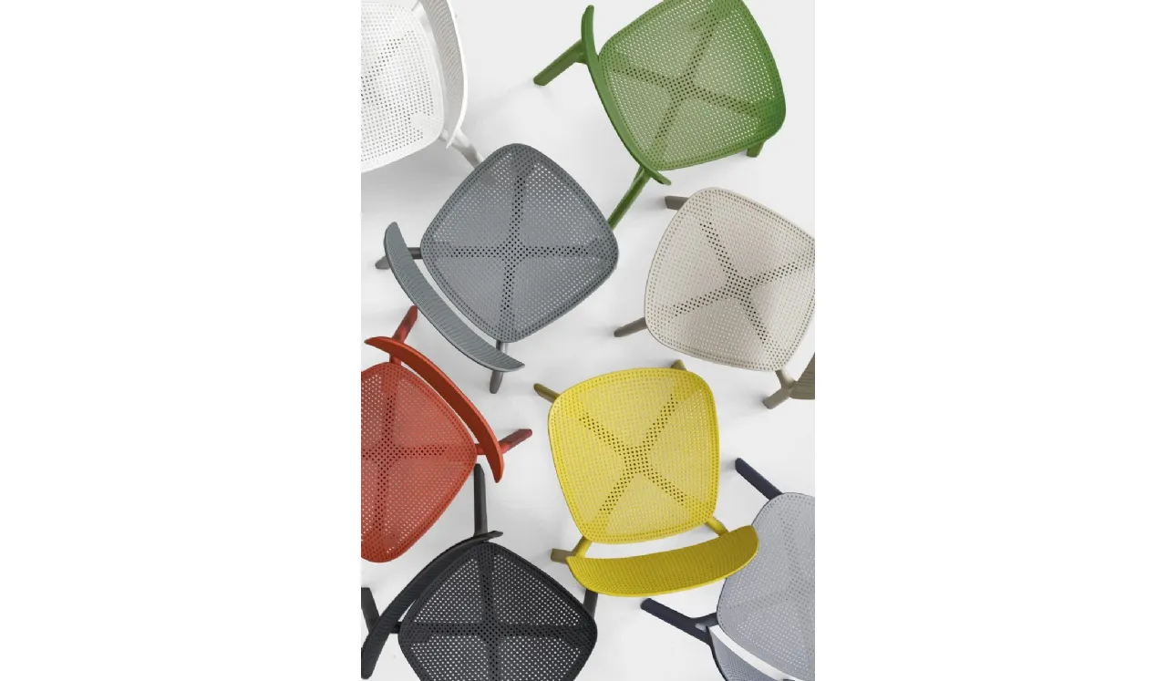 Sedia impilabile Colander di Kristalia