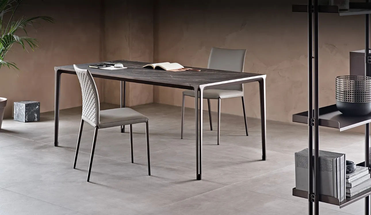 Tavolo con piano in ceramica effetto marmo Boulevard Keramik di Cattelan Italia