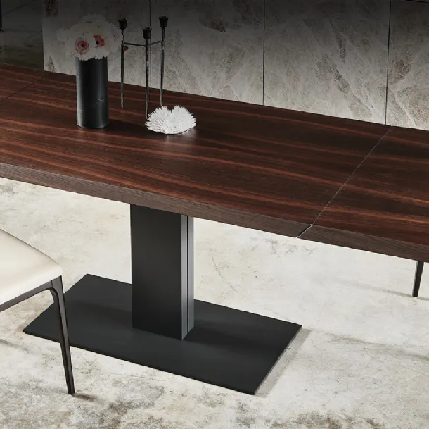 Tavolo allungabile con base in metallo e piano in legno Elvis Wood Drive di Cattelan Italia