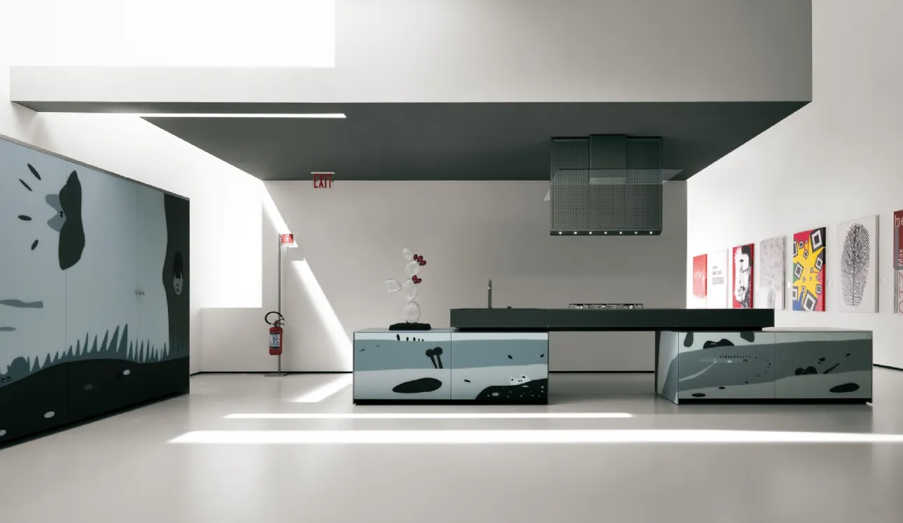 Cucina Design con disegni ad intarsio realizzati su vetro Artematica Vitrum Arte Natura Bianco e Nera di Valcucine