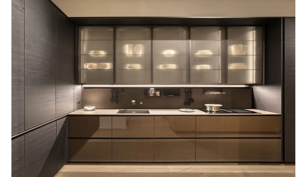 Cucina Design Forma Mentis Olmo Tattile Nero e Laccato di Valcucine