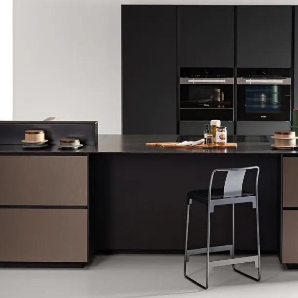 Cucina Design Riciclantica in Metallo Alluminio Graffiato Bronzo di Valcucine