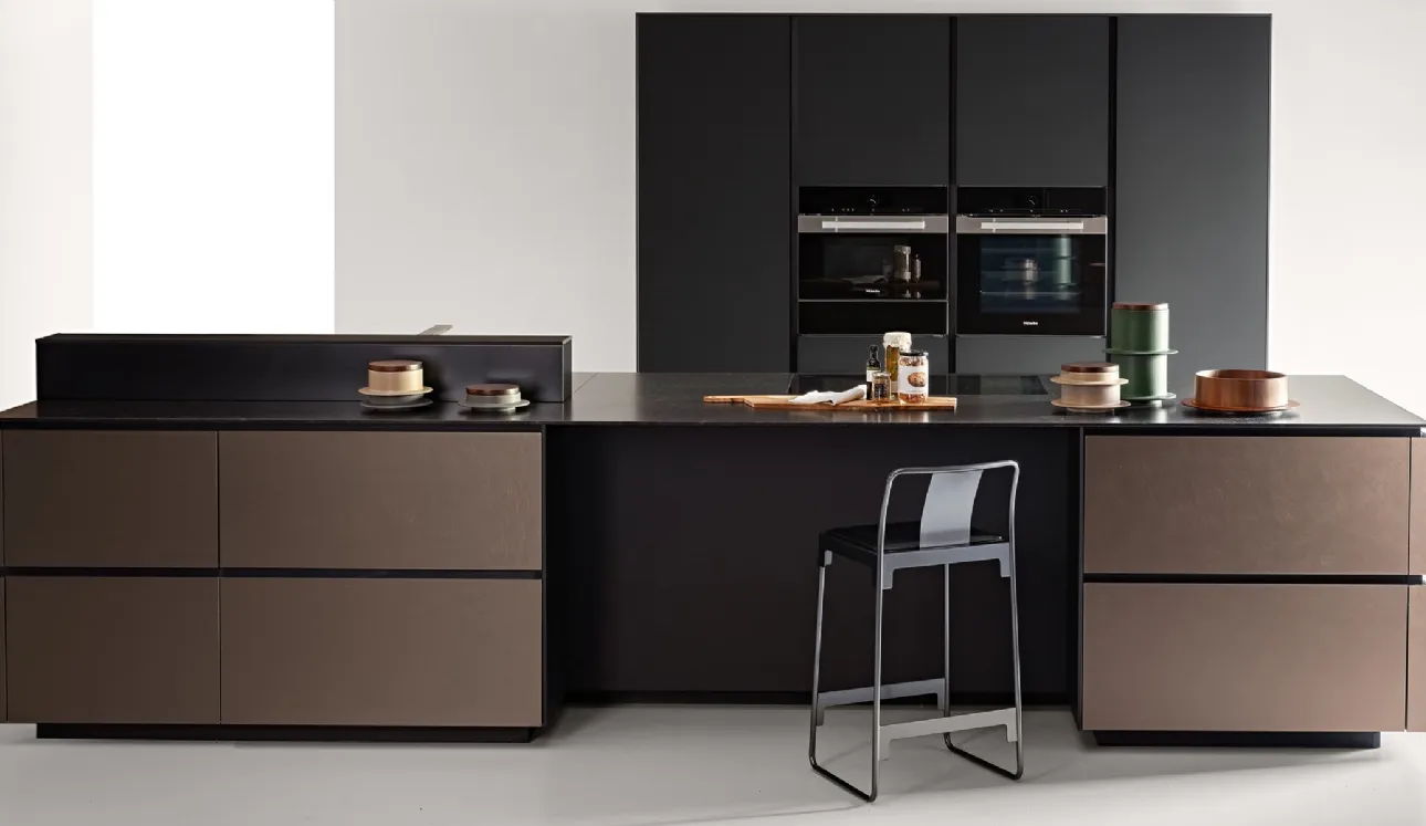 Cucina Design Riciclantica in Metallo Alluminio Graffiato Bronzo di Valcucine